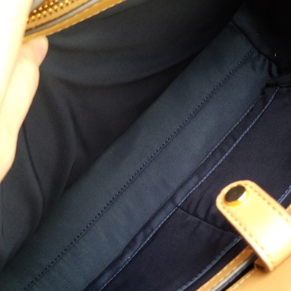 Tory Burch Small Robinson Leather Tote - Picture 4 of 7